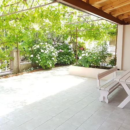 Apartment Laura Mali Losinj
