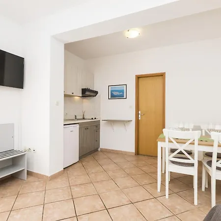 Laura Apartament *