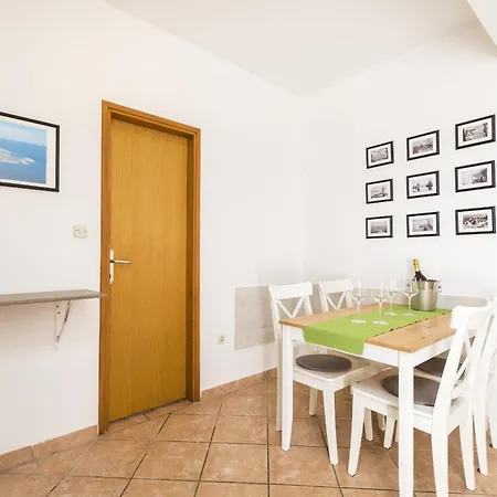 Laura Apartament *