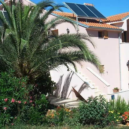 Laura Apartament