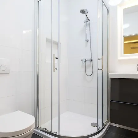 Laura Apartman *