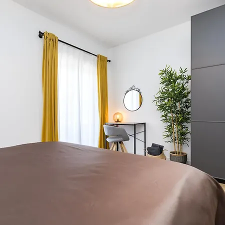 Laura Apartament *